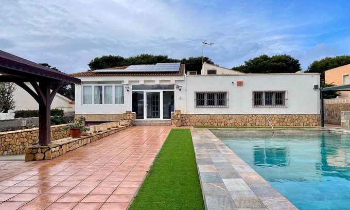 Roquetas de Mar Villa | Villa in Roquetas near Beach & Pool
