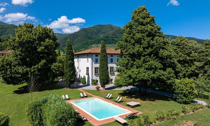 Capannori Villa | Villa in Segromigno In Monte with 11 bedrooms sleeps 22