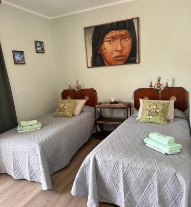 Pineda de Mar Bed & Breakfast | Villa IRI Habitación N 2 con un baño compartido , balcón