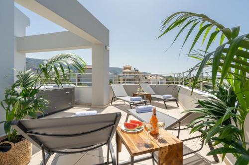 Tsikalaria Villa | Villa Isabella Luxury Living rooftop Jacuzzi