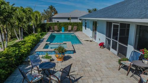 Trafalgar House | Villa Island Breeze