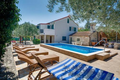 Cove Tri Zala (Zrnovo) Villa | Villa Ivanka