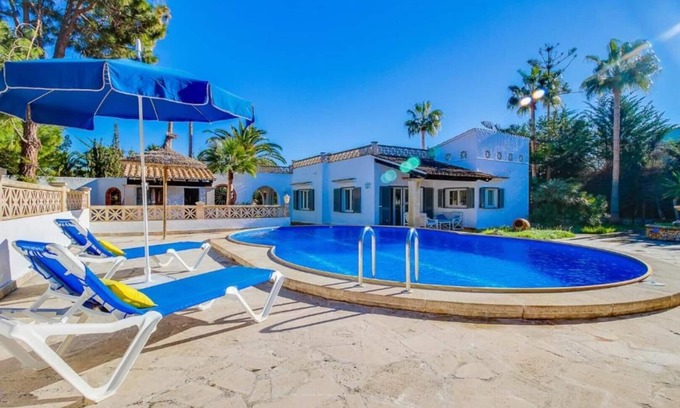Cala Murada Villa | Villa Julieta close to the Beach with Pool & Wi-Fi
