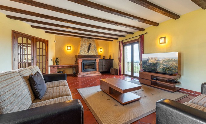 Usseira Villa | Villa Junceira: luxury hideaway near the Castle