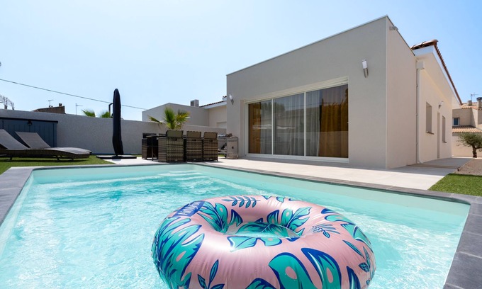 Serignan Villa | Villa Juxta Maré, Sea at 500m