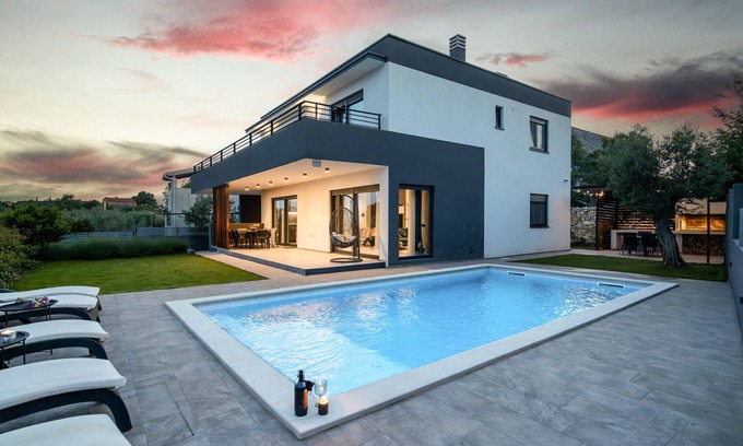Krnica Villa | Villa Kali near Pula for 8 people with fitness & sea view - pet friendly
