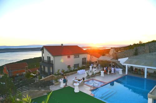 Klanfari Villa | Villa Kalmar - Heated pool and spectacular sea view