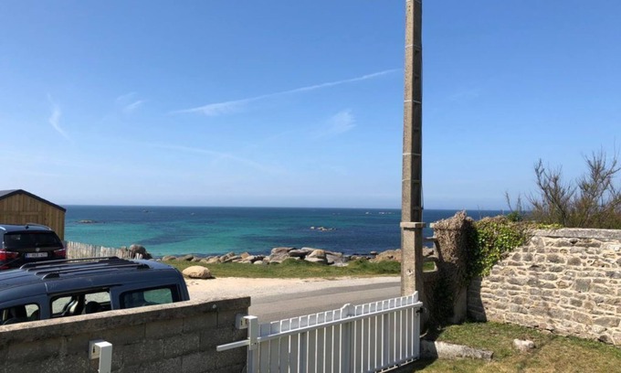 Plouescat House | Villa Ker-Eog, full of charm, superb sea view, feet in the water