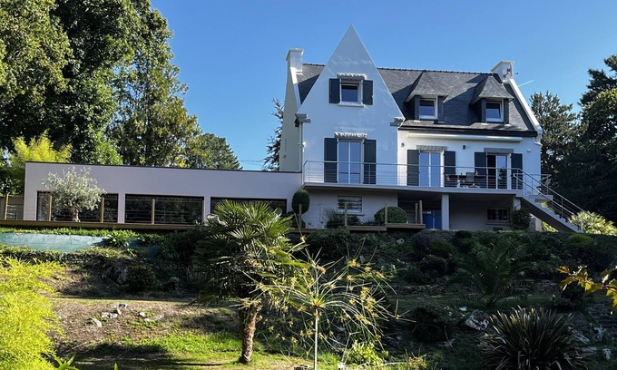 Quimperle Villa | Villa Kerroc'h, Élégante, Cadre Idyllique, Étang, 2-8 Personnes