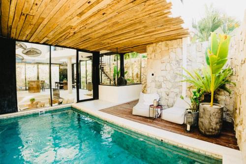 Drupadi Villa | Villa KHAYU Seminyak Cozy 2BR Villa - Only 900 Meters to the Beach