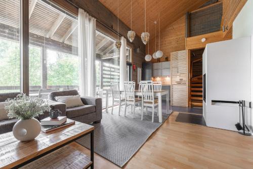 Tahkovuori Ski Chalet | Villa Kultaranta A - Scenic Lakeside Cabin in Tahkovuori with Hot Tub and Sauna