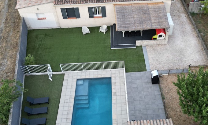 Remoulins Villa | Villa l'oasis du Pont in the south of France! Swimming pool and quiet.