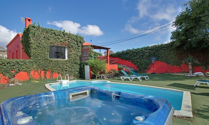 La Solana Villa | Villa "La Alpispa" in the countryside with Pool, Wi-Fi, Terrace & Garden