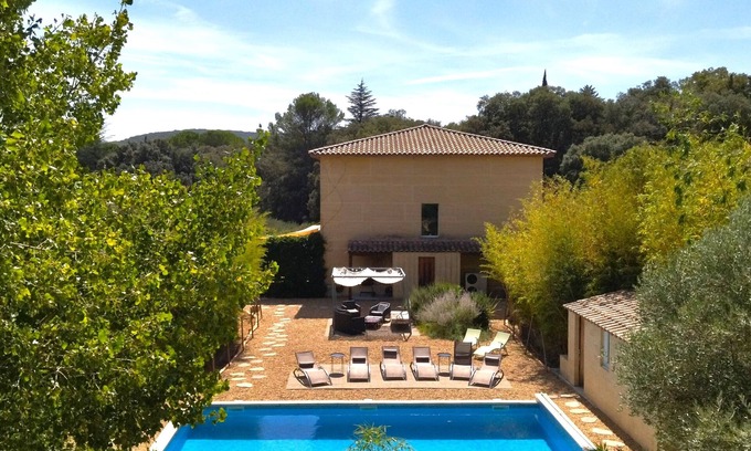 Collias Villa | Villa La Charmeuse Fleurie: ideal for get-togethers with family and friends!