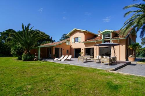 Biarritz Bed & Breakfast | Villa La Conciergerie à Biarritz, avec Fronton pour Pelote Basque, Boulodrome, Bar-Comptoir
