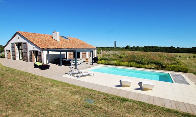 Bourgenay Villa | Villa La Grange, Large charming holiday home with 10 sleeps and heated pool