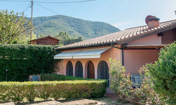Procchio Villa | Villa La Guardiola, 11 beds 50 meters from the beach. Discount ferry.
