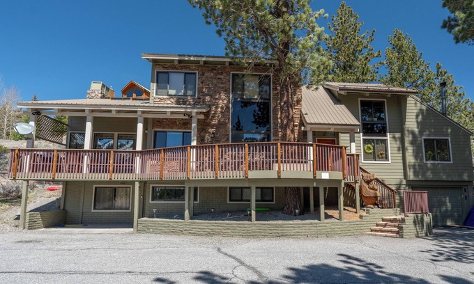 June Lake House | Villa Lago Home - Spacious 4 BD/5 BTH perfect for Families & Groups