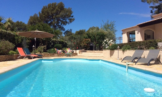 Le Beausset Hotel | Villa Le Beausset quiet close to beaches.