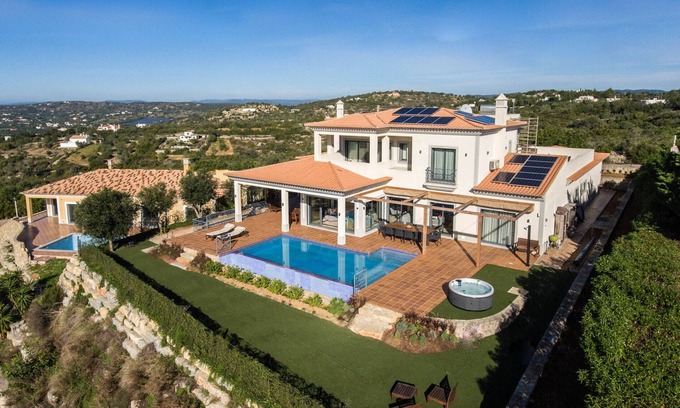 Quinta das Raposeiras Villa | Villa Leonidas - Luxury villa with the best views!