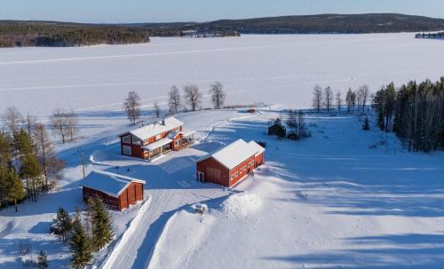 Sonka Villa | Villa Lehtoniemi with pick-up service