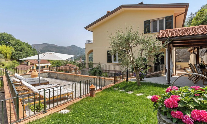 Casarza Ligure Villa | Villa 'Lepre - Come To The Silence' with Private Garden, Wi-Fi and Air Conditioning