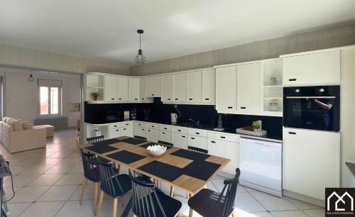 Le Portel House | Villa Les Pieds dans l'Eau - 4chambres 10personnes - Central & Proche Mer