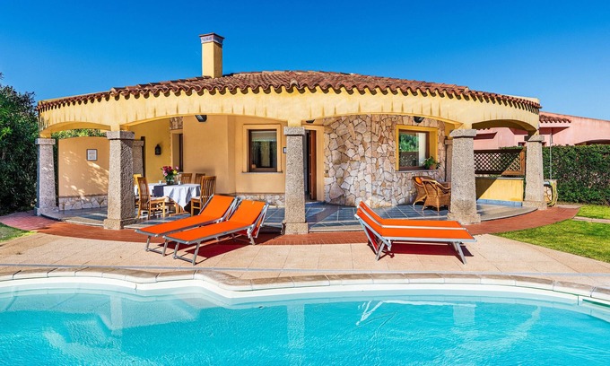 Costa Rei Villa | Villa 'Levante' with Private Pool, Wi-Fi and Air Conditioning