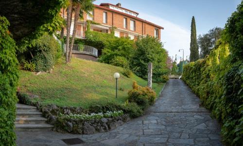Fiumelatte House | Villa Lucy - Porzione di villa con giardino