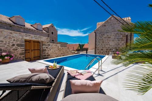 Cavtat Old Town Villa | Villa Luigi with a pool