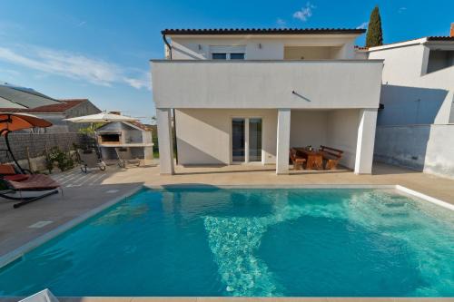 Skatari Villa | Villa Luka with private pool near Pula