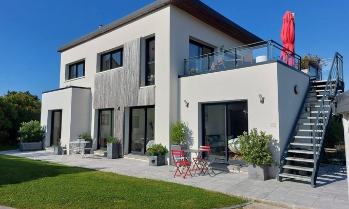 Plougasnou Villa | Villa 'Lumineuse Vue Mer 150m Plage' with Sea View, Private Terrace and Wi-Fi
