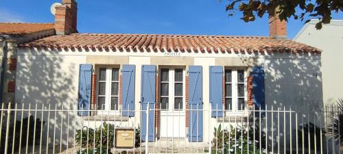 Saint-Gilles-Croix-de-Vie House | Villa maraichine rénovée, grand jardin et wifi, entre Plage et Marché