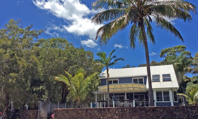 Brisbane Waterfront House | Villa Macleay-Beach Front Family Paradise