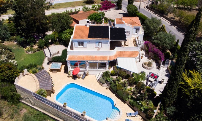 Vale de Covo Villa | Villa Madrugada - Private swimming pool, walking distance to town centre & beach
