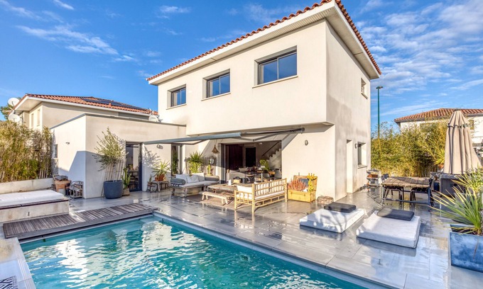 Mauguio Villa | Villa 'Maison Melgorienne' with Private Pool and Wi-Fi