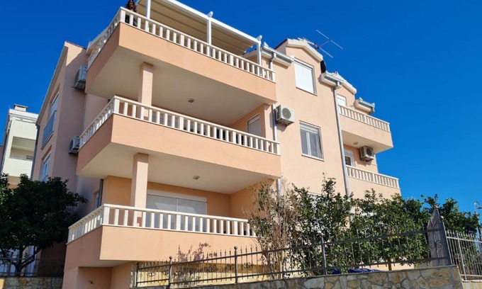 Okrug Gornji Apartment | Villa Maja