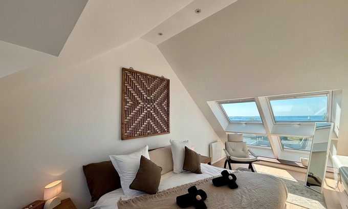 Larmor-Plage Villa | Villa 'Mamina' with Sea View, Private Terrace and Wi-Fi