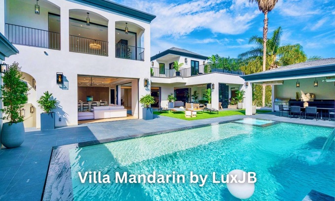 The Flats Villa | Villa Mandarin by LuxJB 🏆 Gated Beverly Hills Mansion Steps from Rodeo Drive