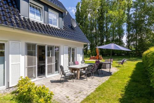 Glowe House | Villa Mara