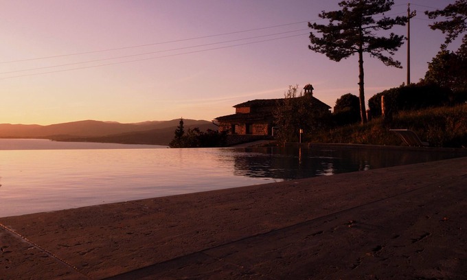 Montecolognola Villa | Villa Marghi, modern villa with infinity pool overlooking Lake Trasimeno