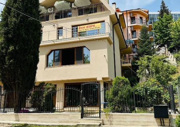 Golden Sands House | Villa Mari Guest Rooms