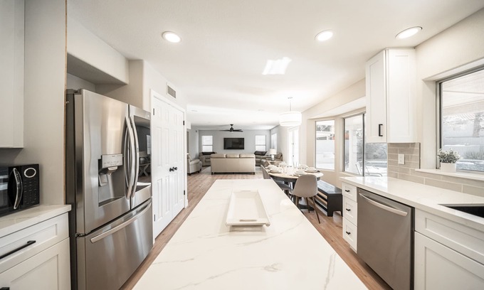 Tatum Manor House | Villa Maria - With Heated Pool and Spa