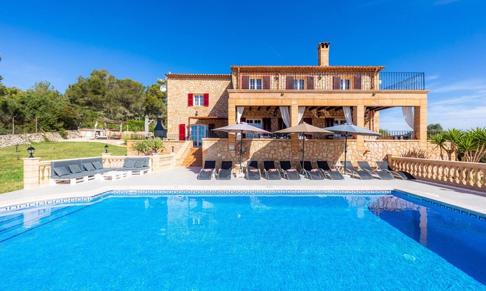 Manacor Villa | Villa 'Maria' with Mountain View, Wi-Fi and Air Conditioning