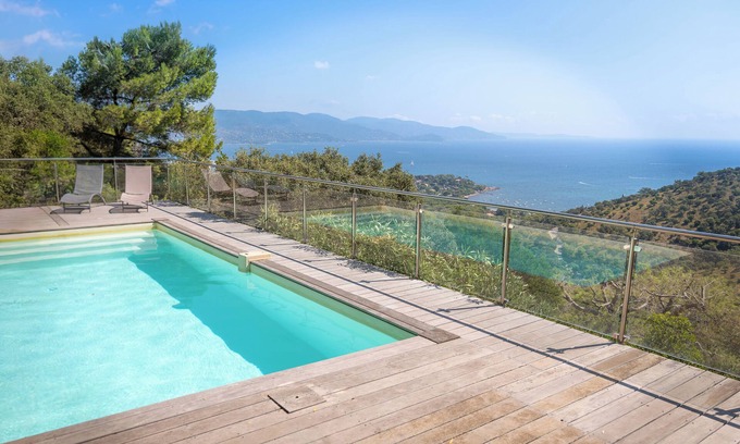 Cap Benat Villa | Villa Mariposa Gaou Bénat, panoramic sea view and Mediterranean garden