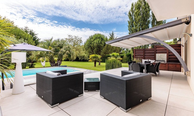 Vigneux-de-Bretagne Villa | Villa Markaly - Villa Standing 14 people near Nantes