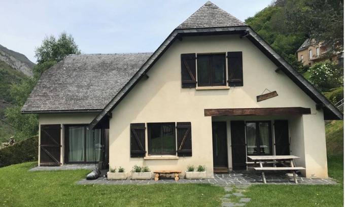 Cauterets House | Villa Mayoune Cauterets 10 Personnes ! Animaux de Compagnie Acceptés !