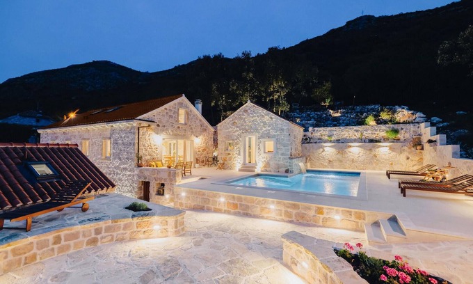 Popovici House | Villa Mediterranean Estate
