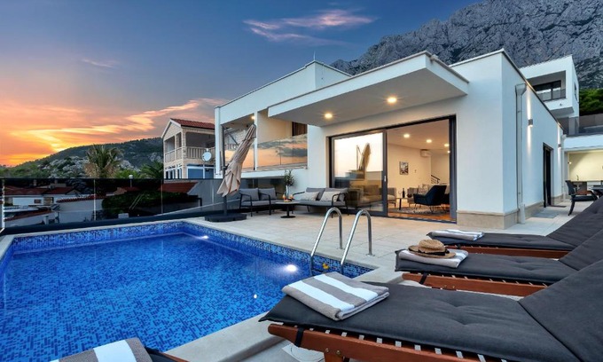 Veliko Brdo Villa | Villa Mendula