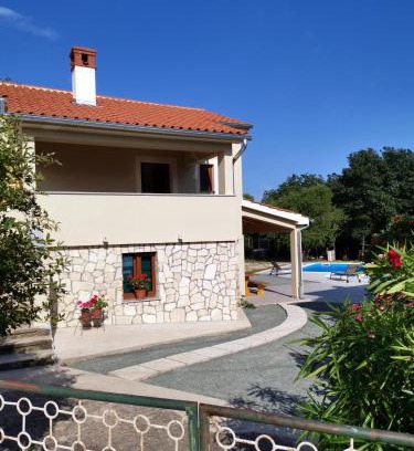 Garica House | Villa Mira Garica by El-Pi Tours